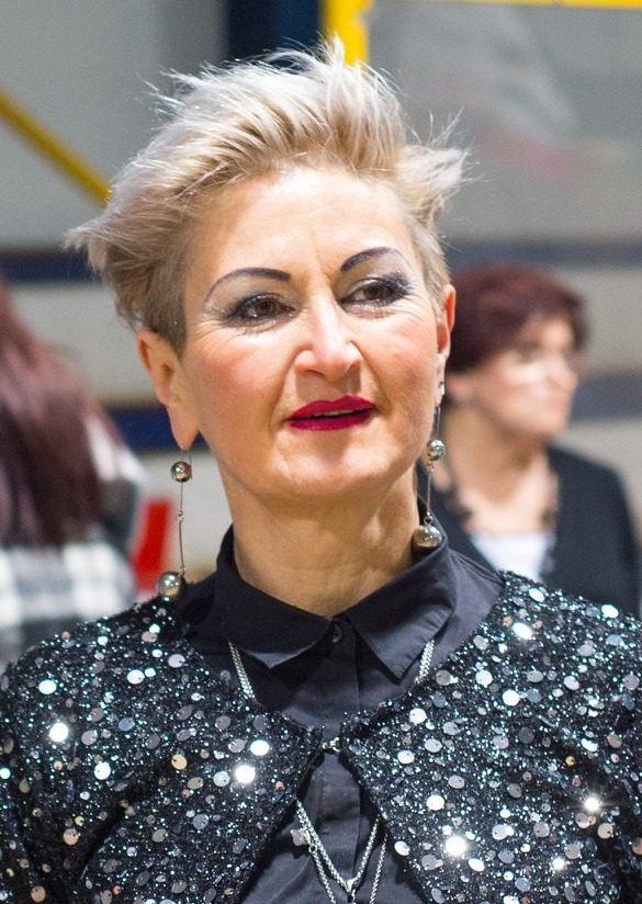 Addio Simona, parrucchiera   con il sorriso