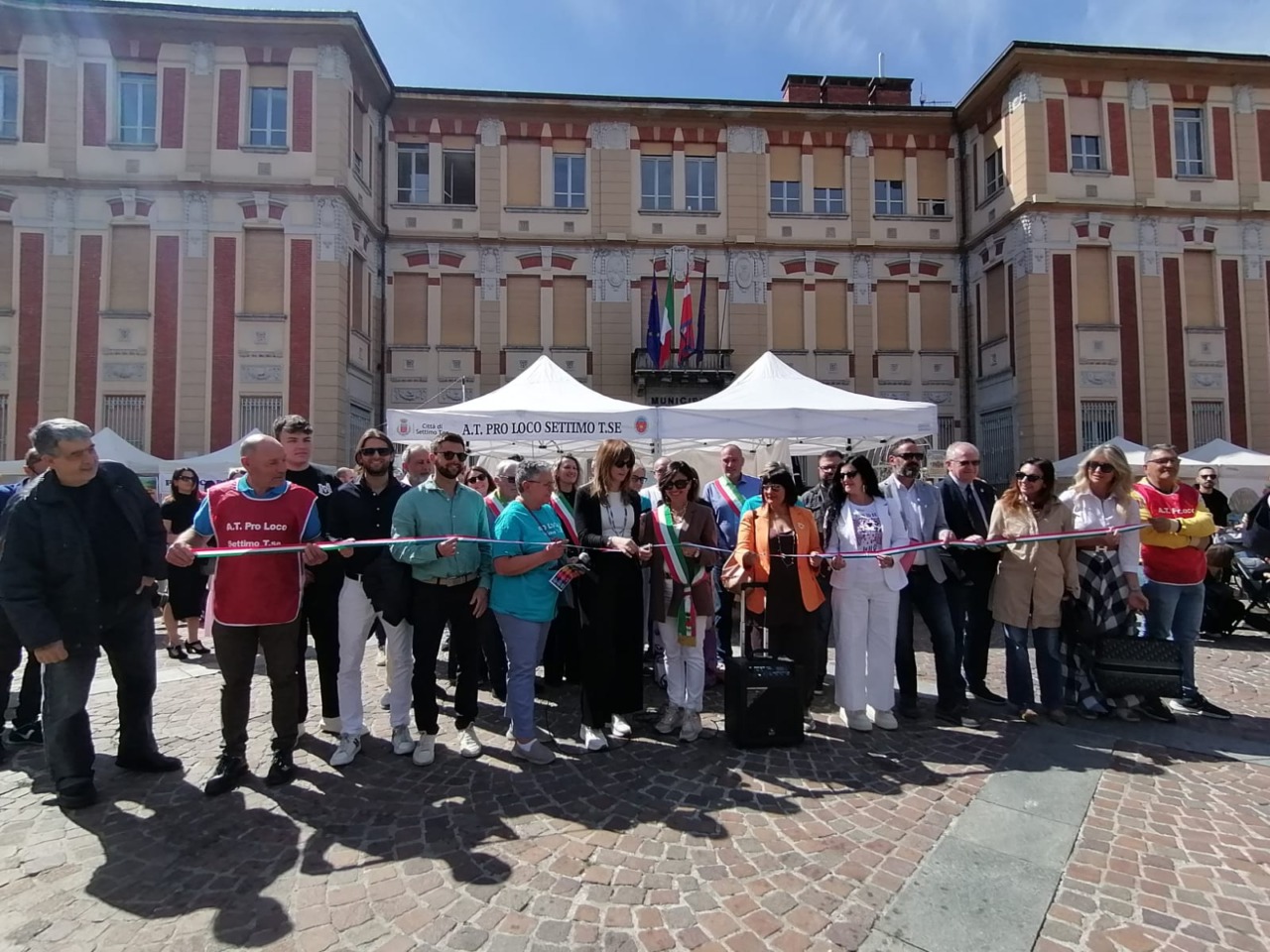 Al via la Fera dl’Arlev: tagliato il nastro dell’attesa manifestazione