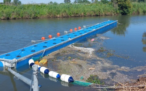Al via le barriere galleggianti contro i rifiuti nei fiumi