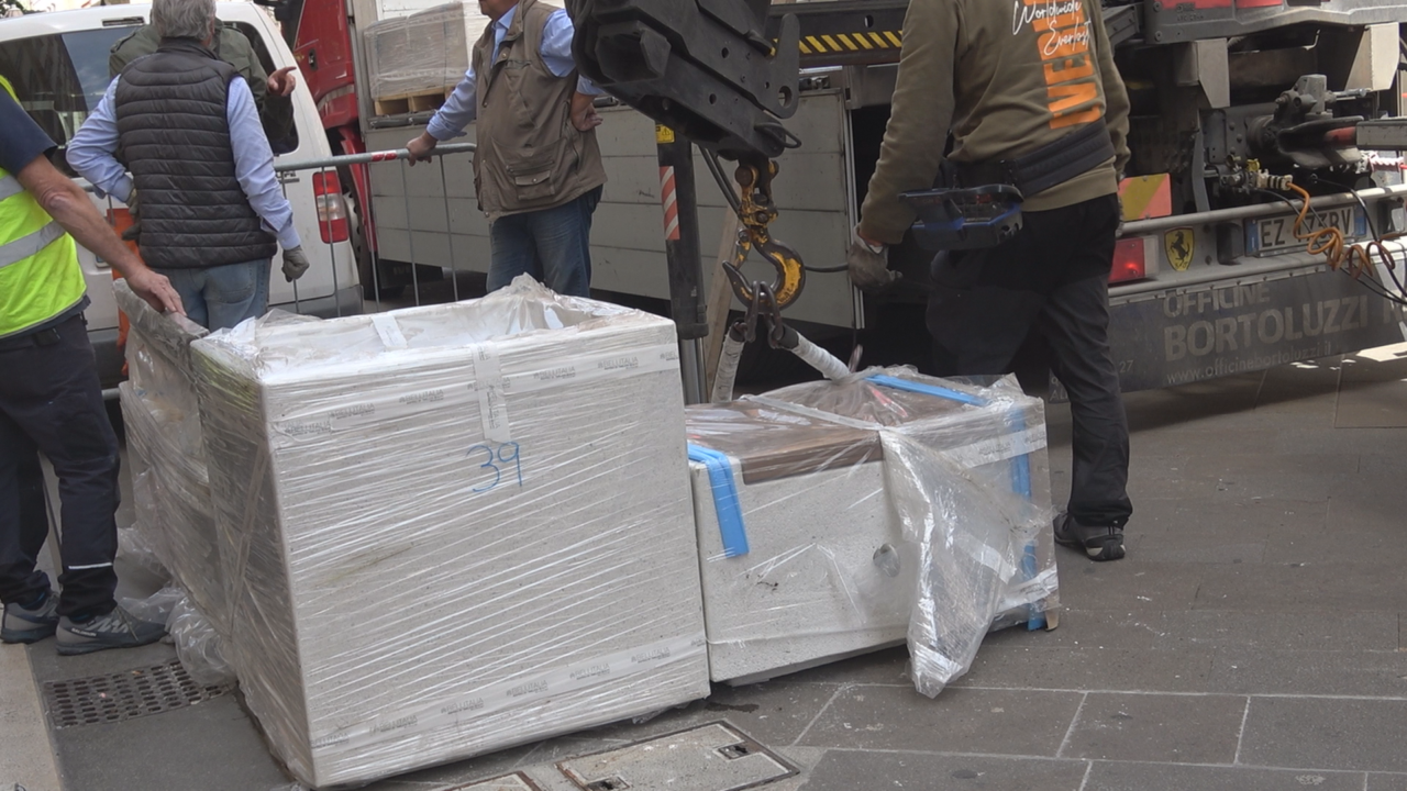 Ancona. Corso Garibaldi, arrivano i nuovi arredi: 24 panchine e 48 fioriere per il centro