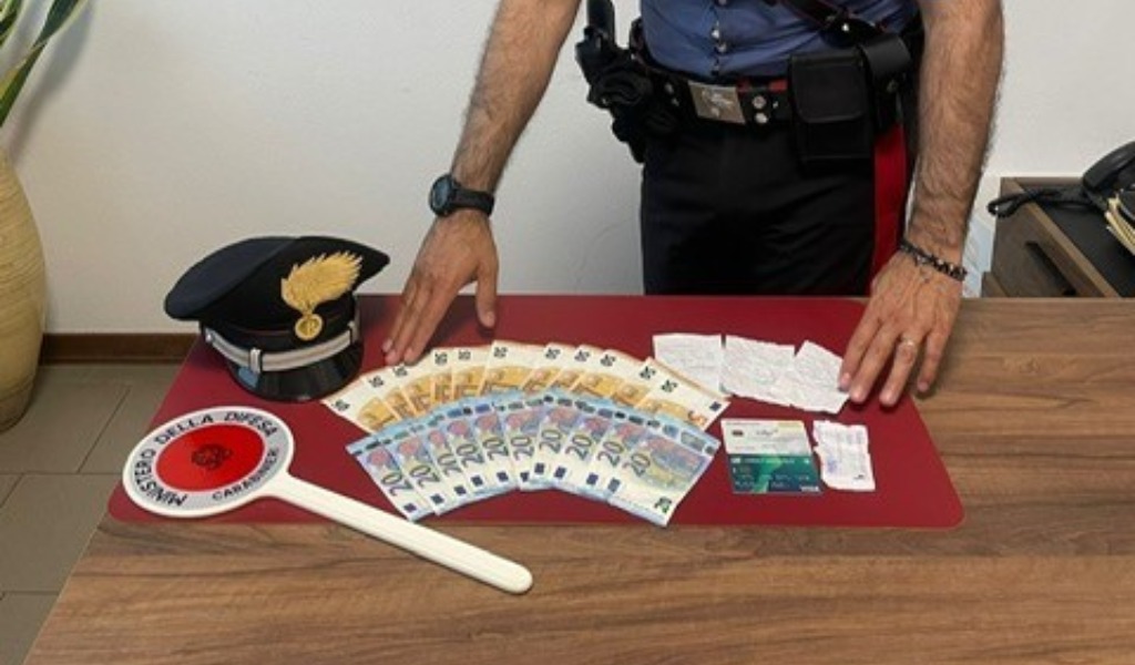 Anziana derubata con il trucco delle monetine: 24enne arrestato dopo un inseguimento