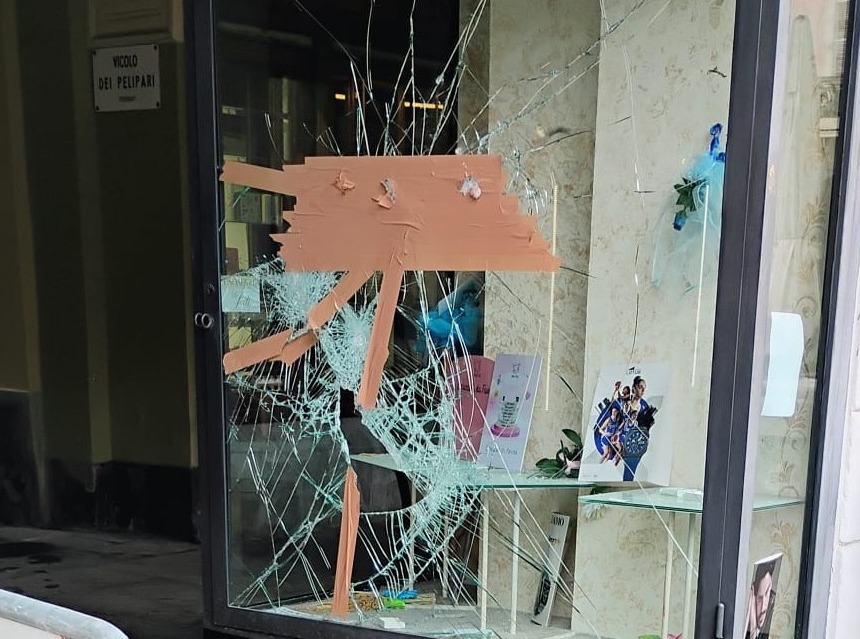 Arresto del vandalo che spaccava le vetrine, Locarni: “Un plauso alla Polizia di Stato”