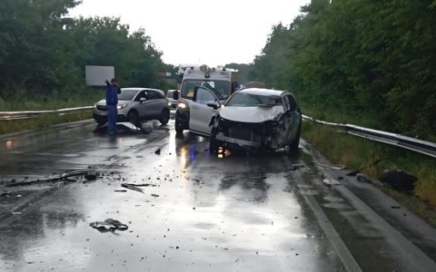 Auto contro un autocarro, ferito gravemente un uomo/FOTO