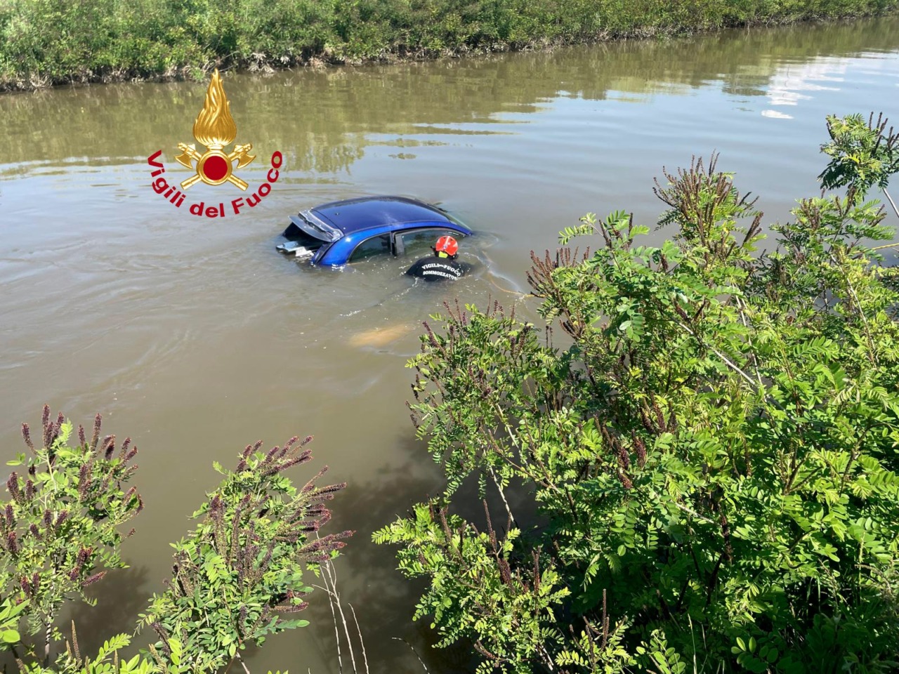 Auto nel torrente Usciana, intervengono i sommozzatori