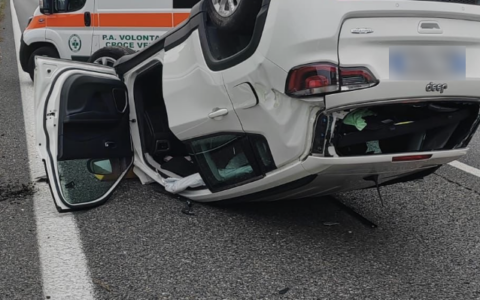 Auto si ribalta sulla Tangenziale Nord: traffico in tilt a Venaria
