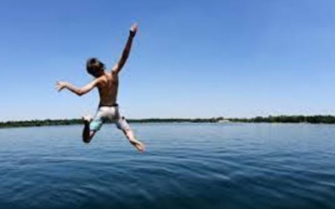 Balneazione 2026: divieti ad Annone, Colico, Pescate, Rogeno e Lecco (Malpensata)