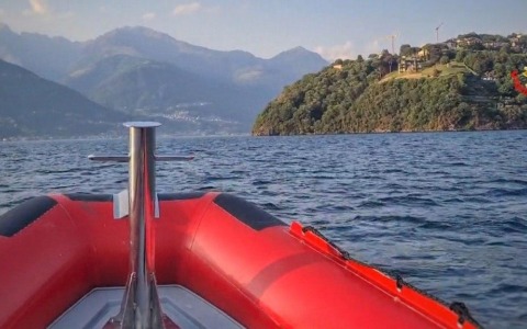 Barca in avaria, tre persone salvate dai Vigili del fuoco