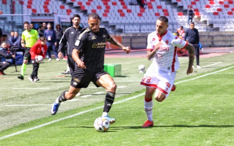 Bari-Virtus Entella 2-0, i biancocelesti si giocano la salvezza con la Carrarese nell’ultima giornata