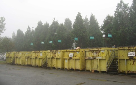 Beccati a rubare nei container della piattaforma ecologica: in manette due rumeni