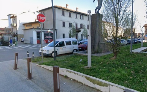 Bimbo di 9 anni investito mentre attraversa la strada in piazzale Risorgimento a Bergamo, è grave