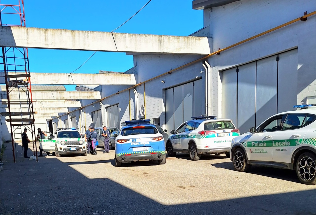 Blitz in via Grippa, scoperta un’officina meccanica abusiva