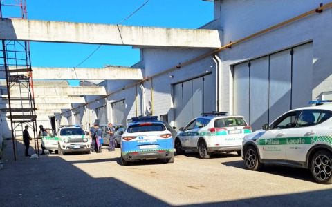 Blitz in via Grippa, scoperta un’officina meccanica abusiva