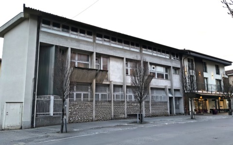 Bocciata la mozione del centrodestra contro la vendita della ex Bcc di via Rocca