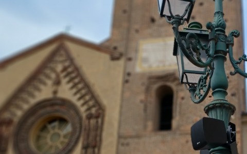 Botte, bottigliate e spari in via Torino: cronaca di una lunga notte di follia