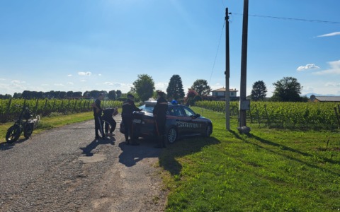 Cade in vespa sulla strada verso casa: grave un 23enne