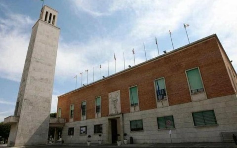 Chioschi, i consiglieri di minoranza chiedono un consiglio comunale straordinario