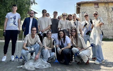 Cleanvaders, giovani e cittadini in azione per una Romano più pulita