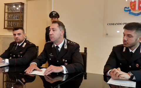 Colpi di pistola contro il Comune e la scuola di Stazzano: identificati i responsabili