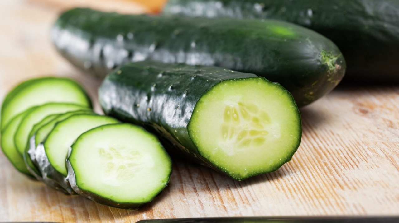 “Coltiviamo” presenta il cetriolo, ortaggio estivo perfetto in insalata e anche… nel vasetto
