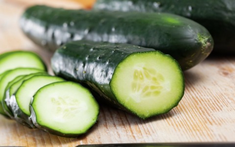 “Coltiviamo” presenta il cetriolo, ortaggio estivo perfetto in insalata e anche… nel vasetto