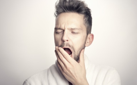 Come cambia il sonno con il caldo: strategie utili per riposare meglio in estate