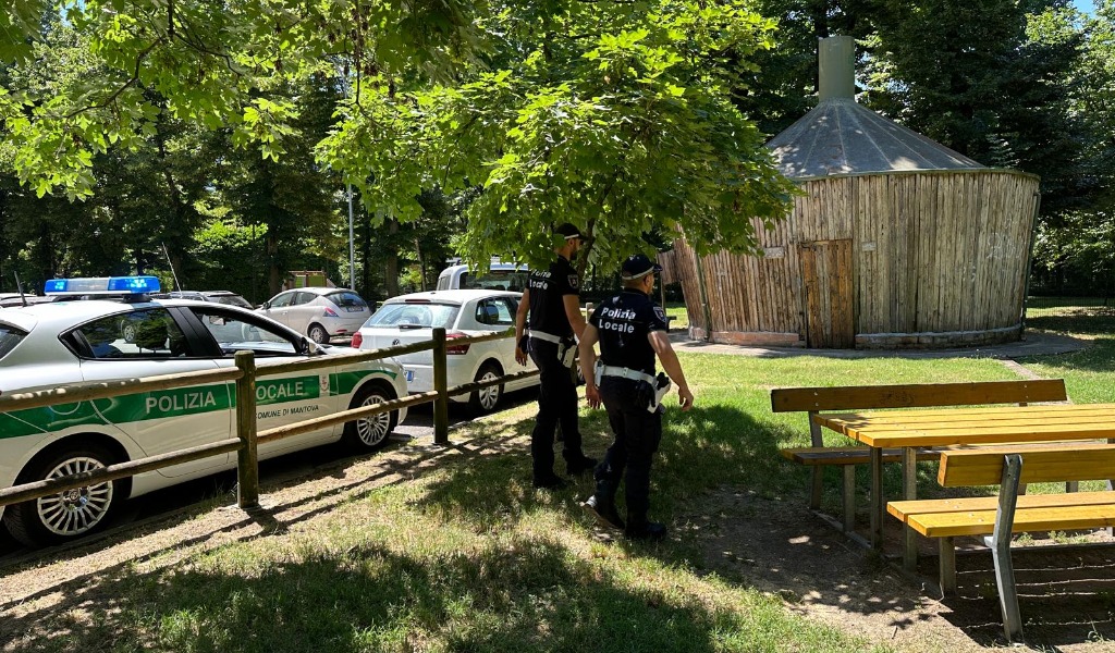 Controlli antidroga ai giardini di viale Fiume: 19enne nasconde hashish negli slip