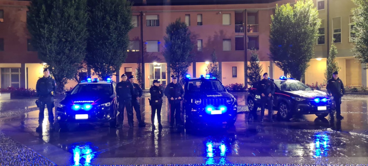 Controlli dei Carabinieri in piazza