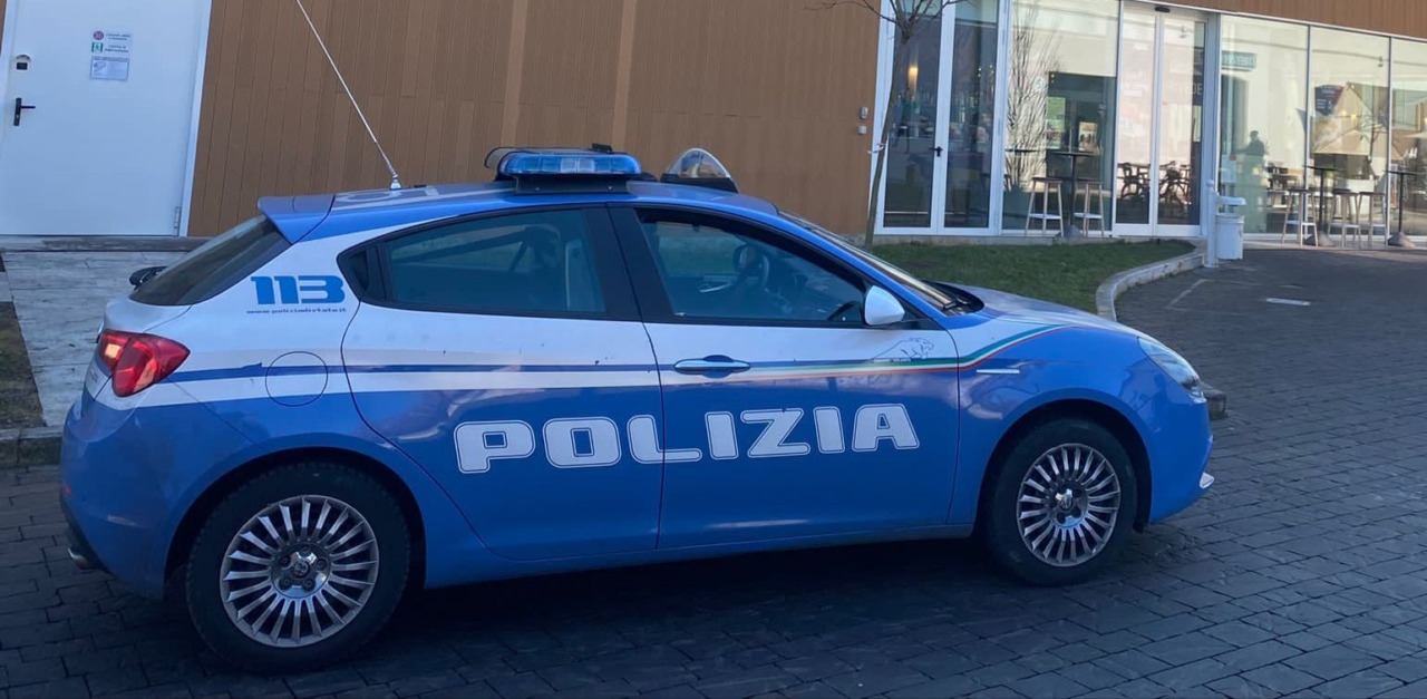 Dalla segnalazione per lite alla scoperta della droga: tre denunciati