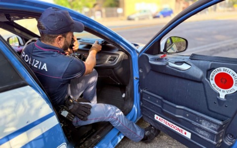 Dalla segnalazione per lite alla scoperta della droga: tre denunciati