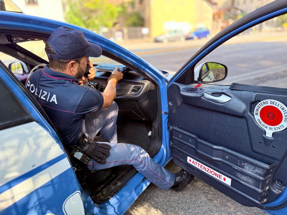 Dalla segnalazione per lite alla scoperta della droga: tre denunciati