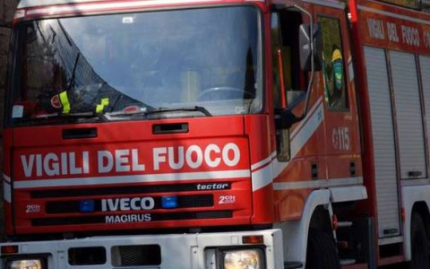 Disabile cade con la carrozzina a Dolceacqua, soccorso da 118 e vigili del fuoco