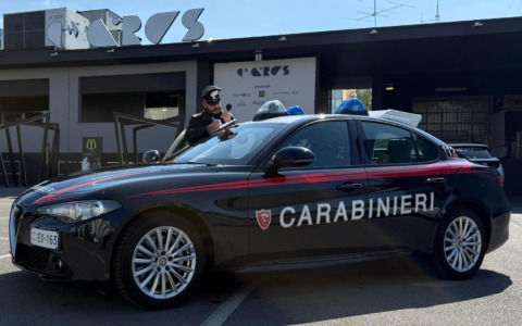 Doppio furto con strappo in discoteca: in manette un 22enne