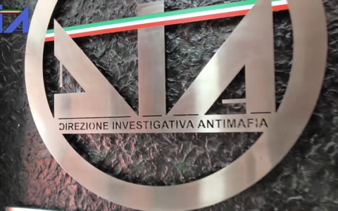 Droga e intimidazioni, confiscati beni per due milioni di euro a padre e figlio