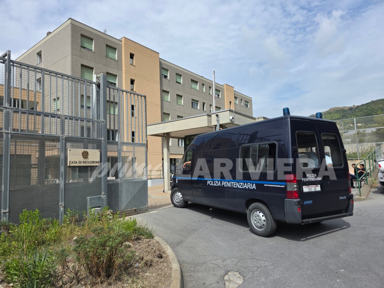Droga e telefonini in carcere a Sanremo, maxi inchiesta chiude con 99 indagati