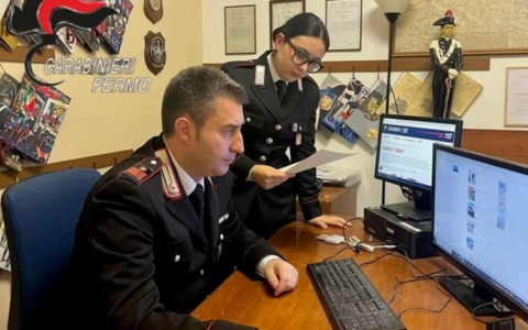 Falsa ricevuta di bonifico per farsi intestare l’auto, indagine tra Fermo e la Romania