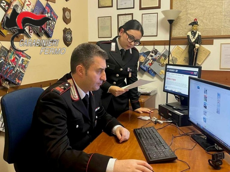 Falsa ricevuta di bonifico per farsi intestare l’auto, indagine tra Fermo e la Romania