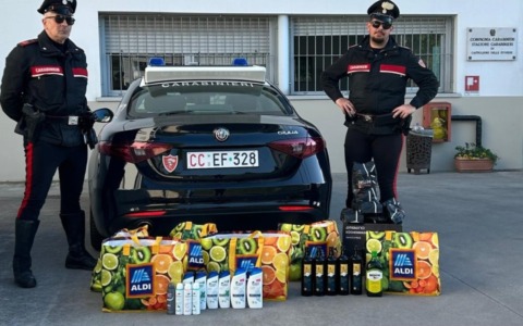 Fermato a Castiglione delle Stiviere: nel bagagliaio merce rubata per 3mila euro