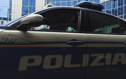 Fermato con un tirapugni armato di lama da 12 centimetri: denunciato un giovane di 20 anni