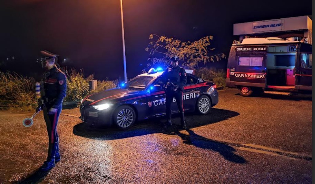 Fermato per un controllo lo trovano con dosi di cocaina, in casa altra droga: arrestato