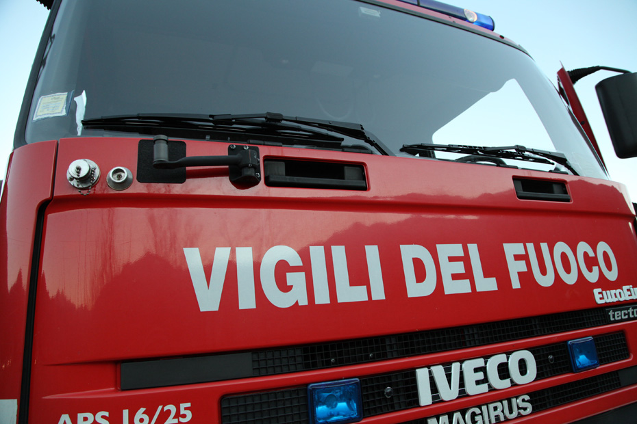 Fiamme nella ditta chimica, paura a Pogliano
