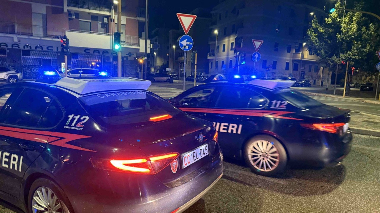Fiamme nella notte a Torpignattara: distrutte tre automobili