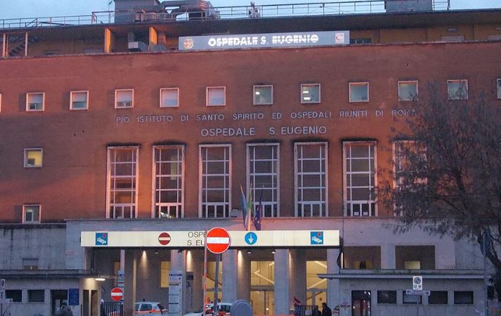 Follia al Sant’Eugenio: stufo di aspettare al pronto soccorso, aggredisce la guardia