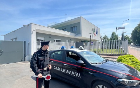 Furti con destrezza  e indebito utilizzo di carte di credito: 4 persone denunciate