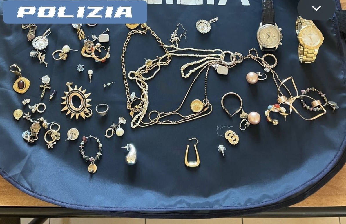 Furti in casa, i ladri speronano la polizia durante l’inseguimento in autostrada