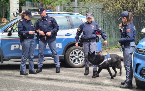 Giardini Fava, ‘contrassegna’ i nascondigli della droga con tappi di bottiglia: pusher arrestato