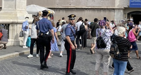 Gioco delle campanelle, cinque persone denunciate