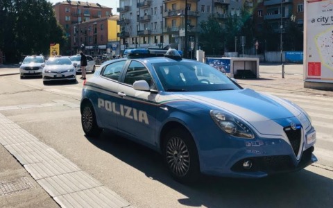 Gli stacca con un morso un orecchio per una dose di droga