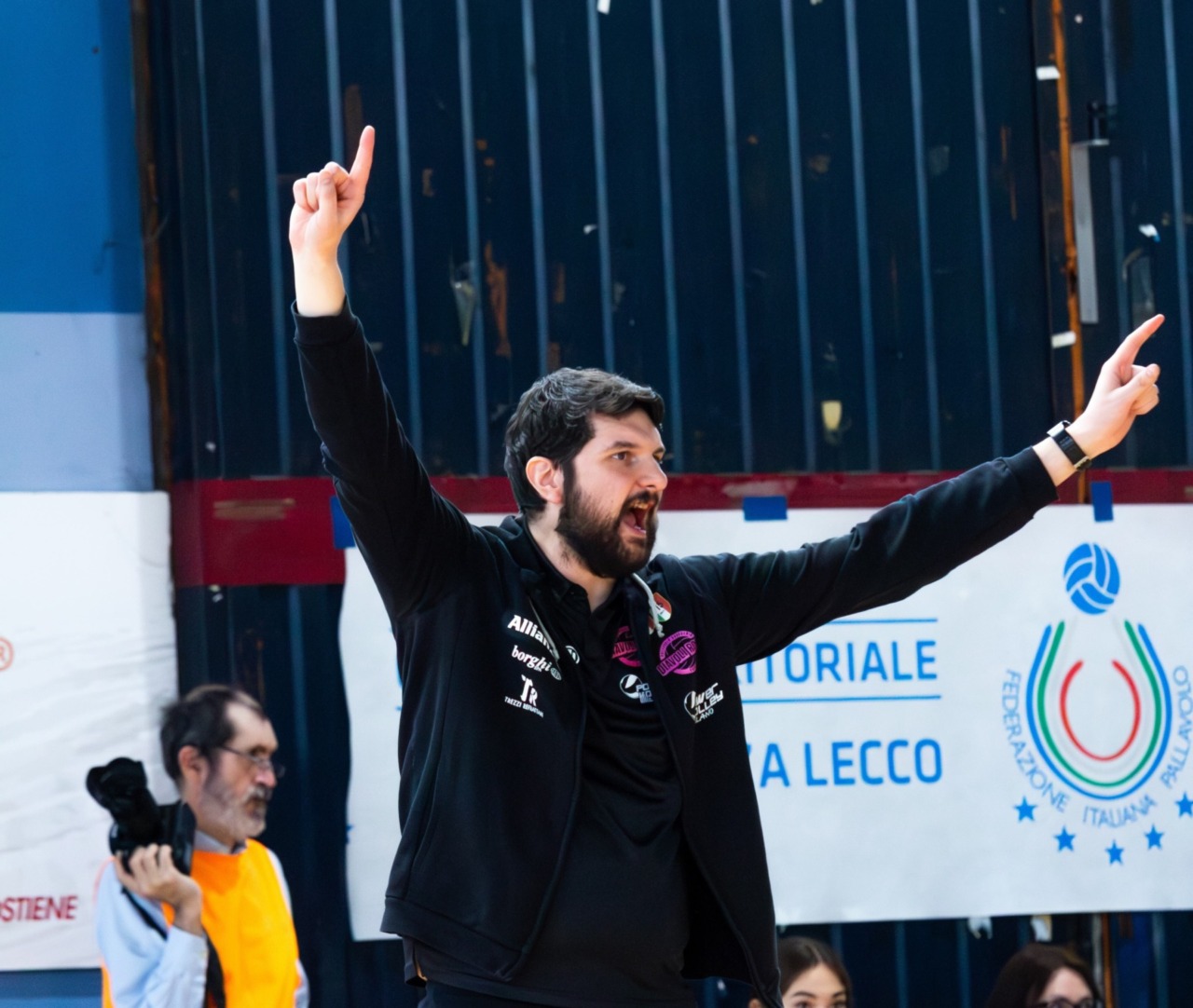 I Diavoli Rosa salutano l’allenatore della prima squadra femminile