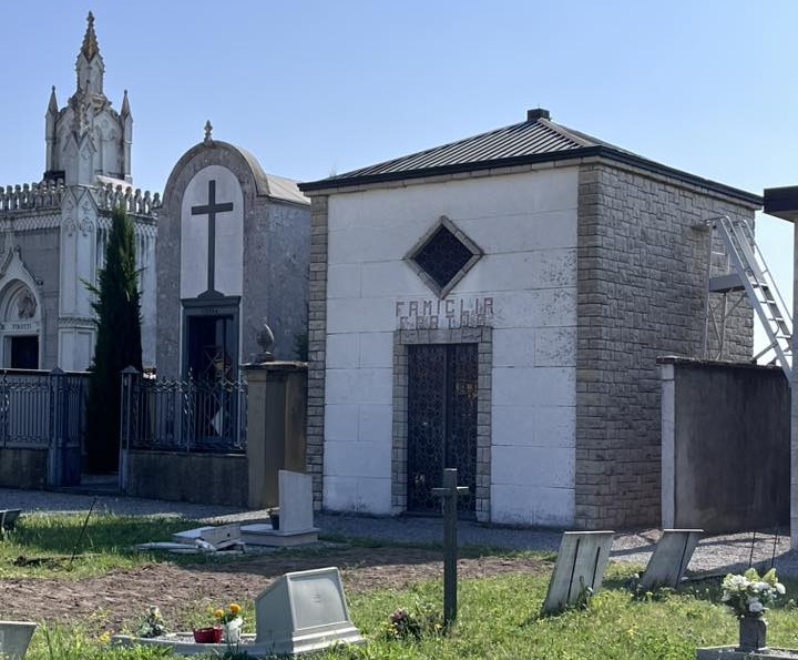 Il cimitero di Martinengo di nuovo nel mirino dei ladri, ma se ne vanno a mani vuote