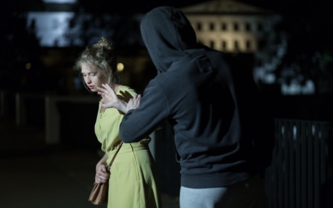 Il divieto di dimora dopo il braccialetto elettronico per un uomo accusato di stalking
